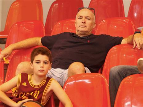 גם מאמן הנבחרת הגיע לצפות (אלן שיבר)