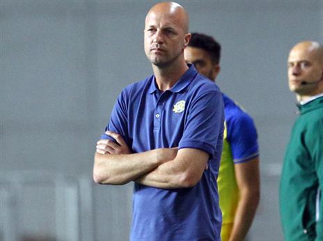 מחפש רכש רגע לפני סגירת החלון. קרויף (אלן שיבר)