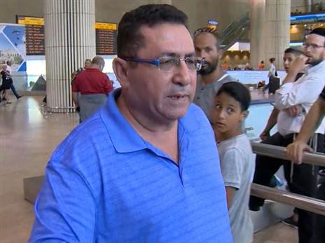 עיני. עבר על פני העיתונאים בלי לדבר