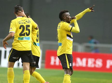 נשאר צהוב (אלן שיבר)