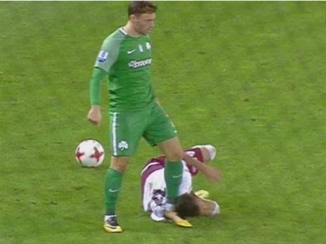 אדום ראשון בקריירה. אלטמן