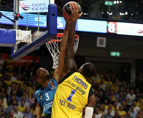 מאבק בגבהים. תומאס ורנדולף (אלן שיבר)