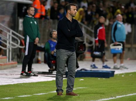 האוהדים קראו לו להתפטר. בן זקן (יוסי שקל)