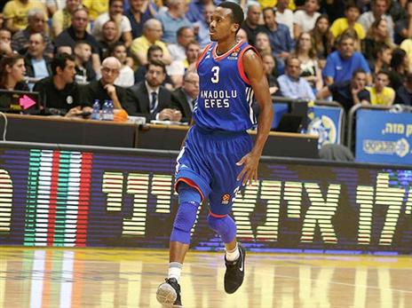 מקולום. הגארדים של היריבה חוגגים מול מכבי ת"א (אלן שיבר)