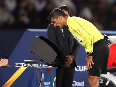 סנדרו ריצ'י. שלושה שערים פסולים במשחק (getty)