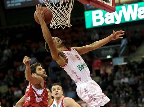 קאנינגהאם קולע עוד שתיים קלות (Getty)