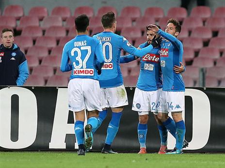 נאפולי חוגגת בדרך לרבע הגמר (getty)