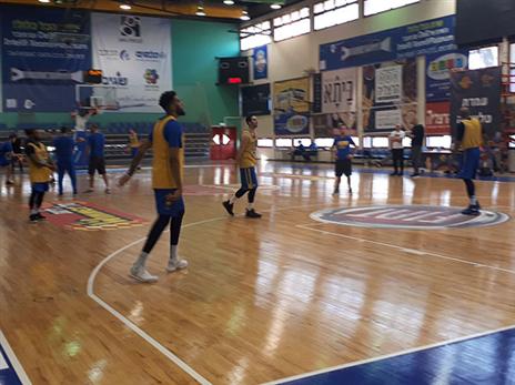 "איפה חדר ההלבשה?"