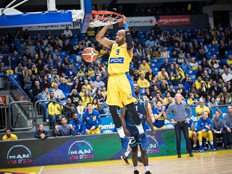 קרוב לטבעת. טיוס (מנהלת הליגה)