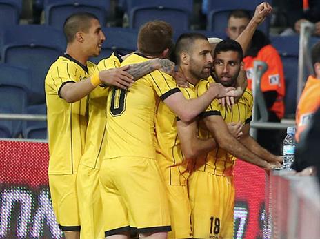 שכטר חוגג. חוזה חדש בדרך? (אלן שיבר)