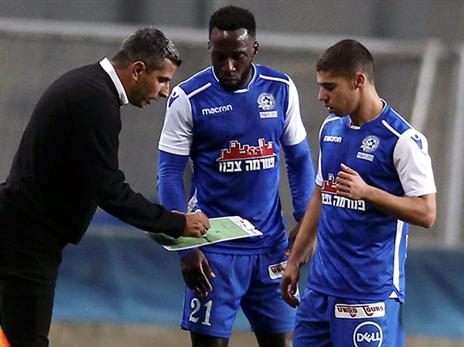 השחקנים בעדו. מימר (אלן שיבר)