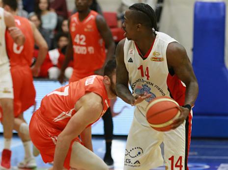 נעלם בחצי השני. בראון (מנהלת הליגה)