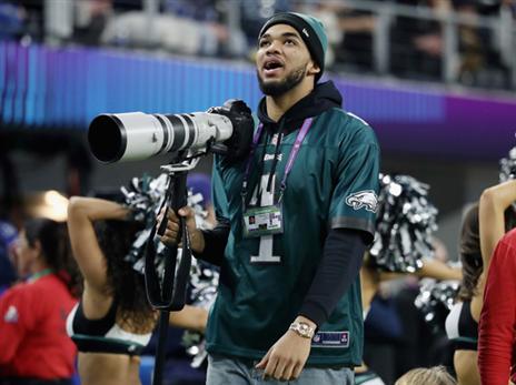 כוכב מינסוטה מה-NBA, אנתוני טאונס, הגיע לצלם במשחק (getty)