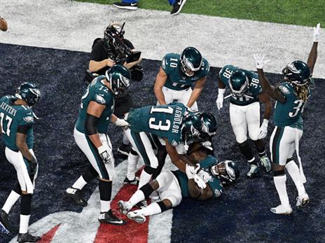 האיגלס לא נלחצו וקלמנט החזיר את הפער לעשר נקודות (getty)