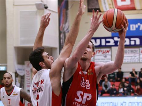 האוורד מול אלטיט. קרב לוהט על המקום הרביעי (מנהלת)