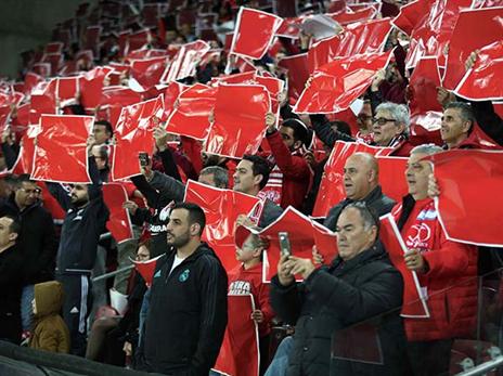 חשמל באוויר. אצטדיון טרנר (אלן שיבר)