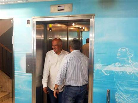 אבי לוזון במשרדי ההתאחדות, היום