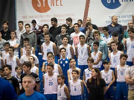 היציע הלןב באולם (מנהלת הליגה)