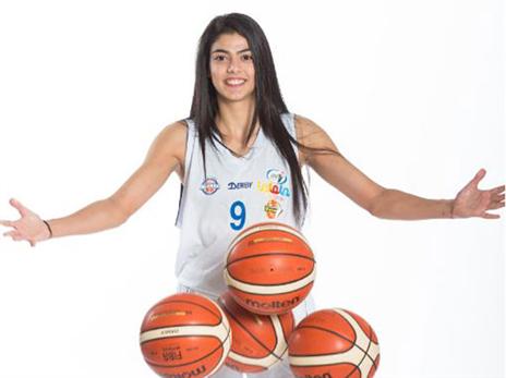 חנון. בנות השרון שמרה אותה אצלה (באדיבות: מנהלת ליגת העל לנשים בכדורסל)