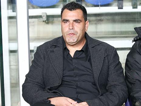 השאיר את הקבוצה בליגה והתפטר. קורצקי (אלן שיבר)