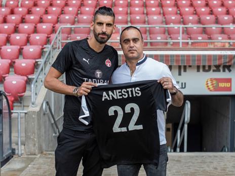 הבכורה בפתח. אנסטיס (האתר הרשמי)