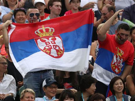 הסרבים תמכו מהיציע כל הדרך לניצחון (getty)