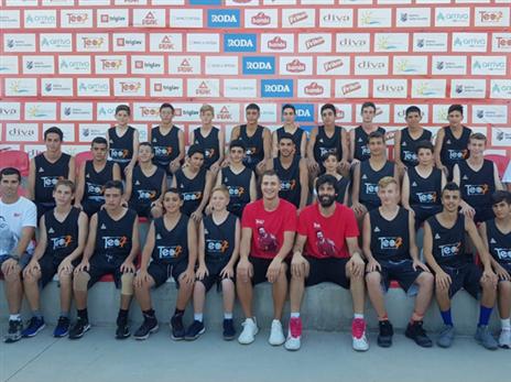 הילדים במחנה של תאודוסיץ' בסרביה (getty)