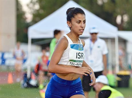 אדווה כהן. מחזיקים לה אצבעות