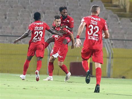 שער מוקדם לרעננים בר"ג (צילום: אלן שיבר)