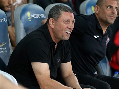 יכול לשחרר חיוך. קלינגר (יוסי שקל)