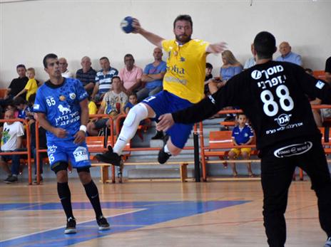 ניצחון קליל למכבי ראשל"צ (צילום: חן קלדרון)