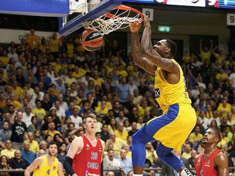 בלאק, שלט מתחת לסל (אלן שיבר)