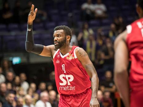 המועמד המוביל להיחתך. שולר (מנהלת הליגה)