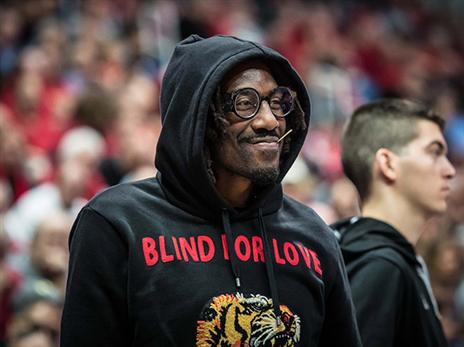 אמארה סטודמאייר, מדגדג לו לקבל אזרחות בשביל משחקים כאלה בליגה (עודד קרני)