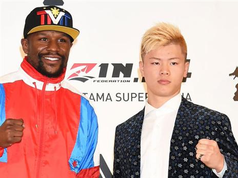 גדול ממנו ב-21 שנים. מייוות'ר (getty)