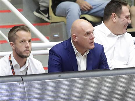 ספאחיה בגן נר. מנסה להוריד את הלהבות (דני מרון)