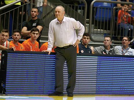 "אי אפשר להחליף חצי קבוצה, את המאמן כן" (אלן שיבר)