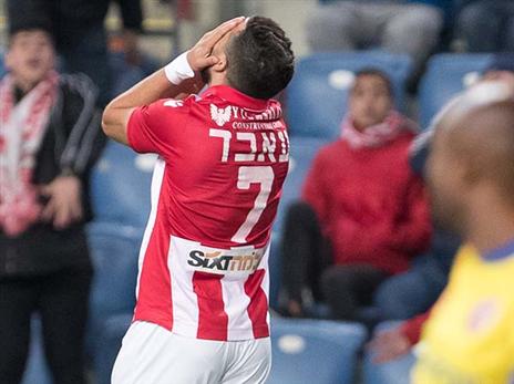 חייב להפועל. עאבד לא הפסיק להחמיץ (צילום: עודד קרני)