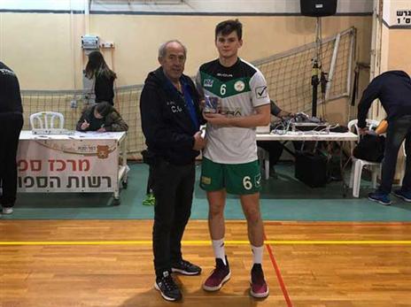 גולדרין מקבל את השחקן המצטיין (איגוד הכדורעף)