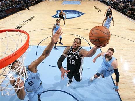 קאמבק לספרס (צילום: Joe Murphy/NBAE via Getty Images)