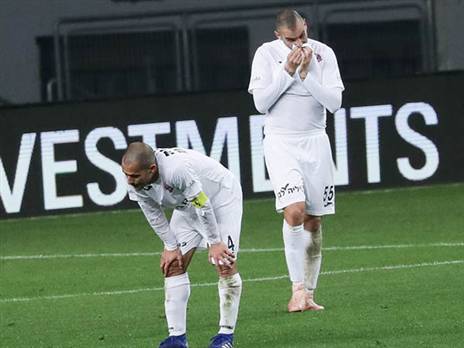 "עדיין תלויים בעצמנו" (צילום: דני מרון)