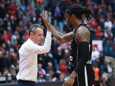 אמארה וקטש. מתאמן עם ציציות (דני מרון)