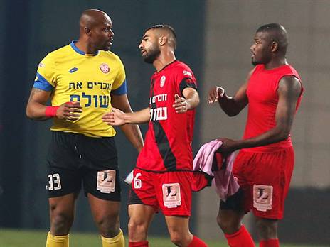 אכזבה ברורה. שחקני חדרה (צילום: אלן שיבר)