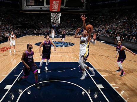 הוציא את האלופה בשלום. קרי (צילום: David Sherman/NBAE via Getty Images)