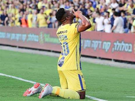 חגיגות ראשונות של צ'יקו על אדמת ישראל. (אלן שיבר)