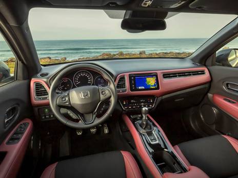 בלי הרבה דרמות בתא הנוסעים מלבד גוונים ספורטיביים יותר