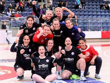 בנות הרצליה (הדר ואן קולא, איגוד הכדוריד)