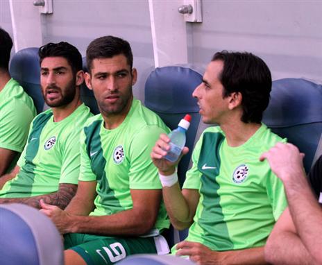 לצד שכטר ועטר. "הזמין מים מינרלים" (יוסי שקל)