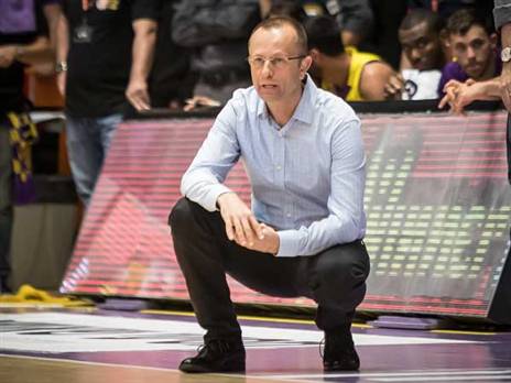 שמיר, ירד למקום השלישי (עודד קרני)