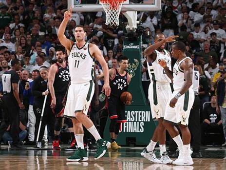 הסנטר היחיד עם יותר מ-65% זריקות לשלוש מתוך כלל הזריקות שלו. לופז (Gettyimages